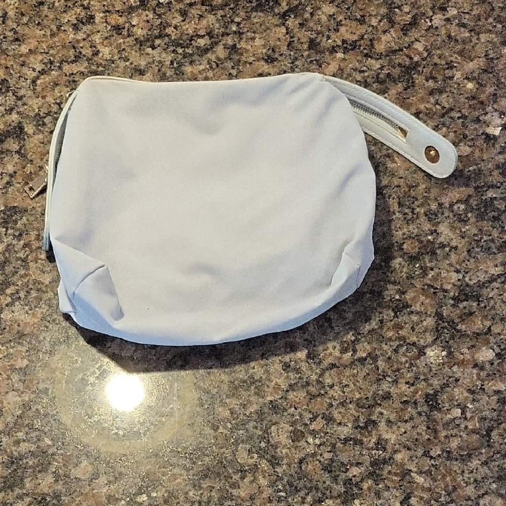 Moda Luxe Powder Blue Shoulder Bag with Gold Accents & Modern Elegance - Picture 9 of 10
